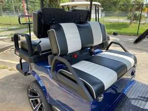 Nuevo Carro de Golf Eléctrico Evolution Classic 4 Pro 2022 - Diseño Moderno de Lujo con Control Remoto y Alcance para 36 Hoyos - Product Image 5