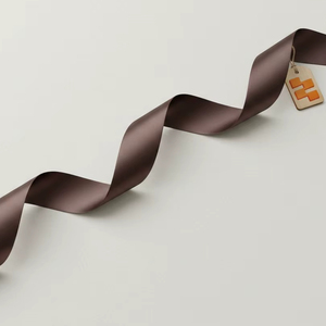 ริบบิ้นขนาด 25 มม. ผลิตจากโพลีเอสเตอร์ 100% ผ้าซาตินสองหน้า ทนต่อการหดตัว สีพื้น ซักได้ เหมาะสำหรับห่อของขวัญ - Product Image 1