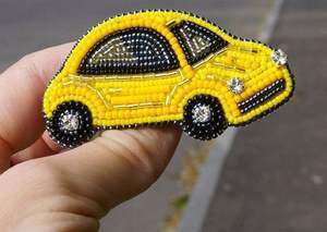 Broche en cristal à la mode, accessoire de bijouterie pour femmes, fabriquée à la main, à prix abordable - Product Image 2