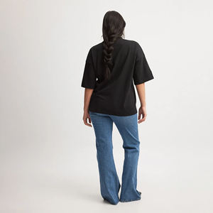 Camiseta de Mujer Negra de Alta Calidad, Corte Ajustado, Ecológica, con Rayas, Cuello Redondo de Canalé Grueso, Hombros Caídos, Estilo Urbano, Poliéster/Algodón - Product Image 2