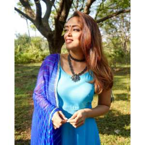 ชุดสูทผ้าชีฟองสีน้ำเงิน Aasmani XS สำหรับผู้หญิง ระบายอากาศได้ดี สไตล์ชาติพันธุ์ คุรตะ ดูปัตตา ชุดฤดูร้อน ลายพิมพ์ ไม่ต้องเย็บ - Product Image 4