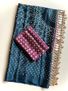 Sari en soie crêpe Ajrak Reglance Chakra Bandhani fait main avec motifs traditionnels et travail de miroir, idéal pour les festivals Gujarati, séchage rapide, infroissable - Product Image 4