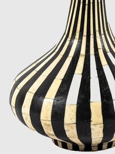 Lampe de table Art Déco personnalisable faite à la main avec incrustations en os, tendance et en promotion, pour la décoration intérieure et les anniversaires - Product Image 2