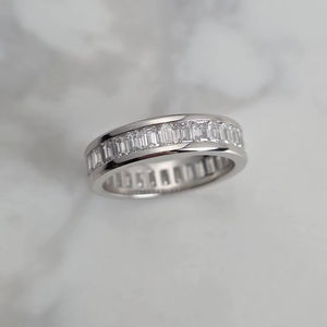 Bague de mariage personnalisable pour homme/unisexe en argent 925, certifiée, style hip-hop, sertie de moissanite et de diamants baguette - Product Image 1