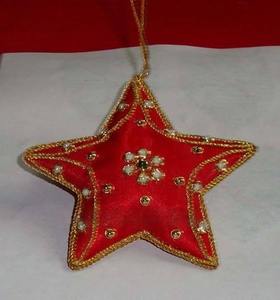 Porte-clés étoile rouge moderne fait main en marbre artisanal Agra Heritage, broderie Zari, ornement décoratif pour sac de Noël - Product Image 3