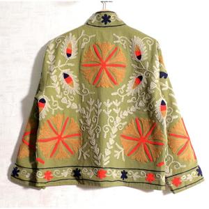 Chaqueta Colorida Suzani Hecha a Mano, Abrigo Bordado Bohemio, Ropa de Moda Vintage para Festivales - Product Image 3