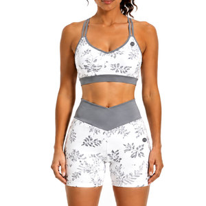 Ensemble de sport côtelé sans couture confortable pour femme – Tenue athlétique deux pièces extensible pour l'entraînement et le fitness - Product Image 1