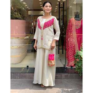 ชุดเสื้อและกางเกงปักลายสำหรับผู้หญิงสำหรับงานปาร์ตี้ งานปักเลื่อม - Product Image 4