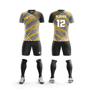 Fabricant OEM d'uniformes de football sublimés légers, proposant des maillots et des shorts respirants 100% polyester à col en V, logo personnalisé - Product Image 3