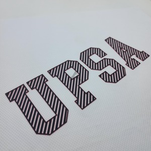 Étiquette en silicone 3D découpée au laser, couleur personnalisée, transfert thermique pour vêtements, logo durable de haute qualité - Product Image 1
