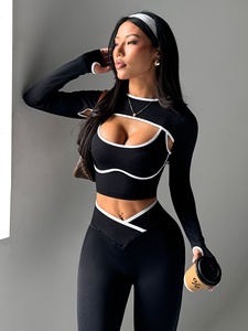 Conjunto deportivo de yoga de tres piezas para mujer, top deportivo corto, sujetador y leggings para entrenamiento y actividades atléticas. - Product Image 4