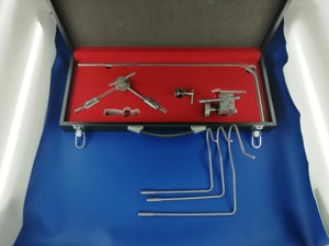 ชุดเครื่องมือผ่าตัดแบบมีดามยึด Martin Arm Surgical Retractor System รุ่น A+ แบบแมนนวล คลาส I สแตนเลสสตีล 3 ขา STKR.SUG BOX ได้รับการรับรองมาตรฐาน CE รับประกัน 1 ปี - Product Image 3