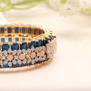 Brazalete Abrible de Oro de 22K con Zafiro Azul y Circonitas Cúbicas, Joyería Elegante para Bodas y Fiestas para Mujer - Product Image 2
