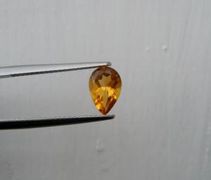 พลอยซิทรินธรรมชาติทรงลูกแพร์เจียระไน ขนาด 9 x 6 มม. รับรองโดยบุคคลที่สาม สีเขียว สำหรับทำเครื่องประดับ ให้เอฟเฟกต์รูปดาว - Product Image 1