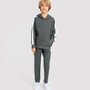 Conjunto Deportivo con Capucha para Niños, Color Gris, Algodón, con Rayas Blancas, Manga Larga, Informal, para Otoño, Color Sólido, con Bolsillos Laterales - Product Image 1