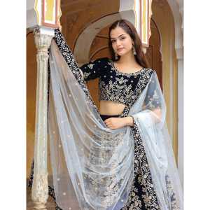 Superbe mariage en velours brodé bleu marine Lehenga Choli - Product Image 4