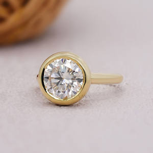 2.12 CT rond brillant coupe Moissanite Simple bague de fiançailles en or jaune massif 14K à la mode lunette réglage cadeau d'anniversaire - Product Image 2