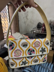Bolso de Hombro Tipo Clutch con Cuentas Estilo Bohemio para Mujer, Bolso de Mano para Fiestas, Compras y Eventos, Hecho a Mano con Cierre de Cremallera - Product Image 5