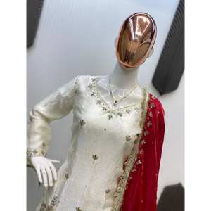 Ensemble de vêtements de fête pour femmes magnifique haut-bas et Dupatta pour un look élégant - Product Image 1