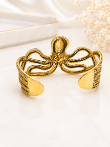 Bracelet manchette pieuvre en laiton plaqué or, bijou tendance inspiré de l'océan, cadeau unisexe pour fête - Product Image 4
