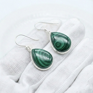 Pendientes de plata fina con engaste de malaquita natural, hechos a mano, de plata de ley 925, con piedras preciosas, para mujer. - Product Image 1