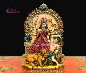 Statue de Durga Mata en résine artisanale Nirmala, lion démon, idole de dieu hindou traditionnel fait main, figurine religieuse de table pour Diwali - Product Image 1