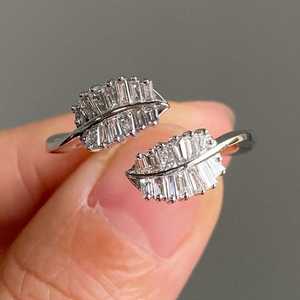 Anillo Abierto de Plata 925 Original con Moissanita Corte Baguette, Diseño Hoja de Palma, Regalo para Amantes de Plantas, Fiesta, Aniversario - Product Image 1