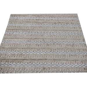 Tapis d'intérieur en laine tissé à la main, tissage plat neutre, beige et blanc, avec boucles en relief texturées et franges à pompons - Product Image 1
