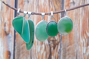 Colgante de Ónix Verde Natural al por Mayor, de Formas Mixtas, Chapado en Plata de Ley 925, Colgante de Piedra Preciosa Hecho a Mano, Joyería Cabujón a Granel - Product Image 2