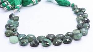 Cuentas facetadas de esmeralda en forma de corazón, cuentas de esmeralda con forma de corazón para la fabricación de joyas, cuentas de esmeralda en forma de corazón de 10-11 mm, por mayorista indio. - Product Image 3