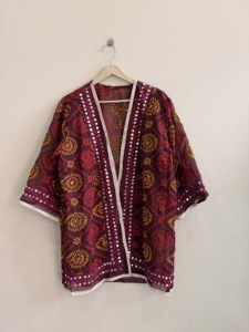 Chaqueta Kimono Corta Bordada Surtida con Estampado Floral - Product Image 1