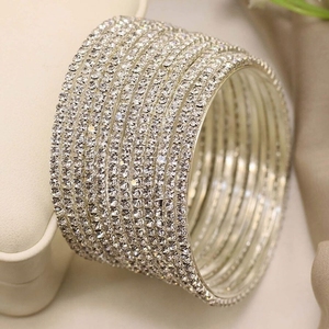 Ensemble de bracelets ornés de perles dorées avec un motif diamanté pour femmes - Product Image 5