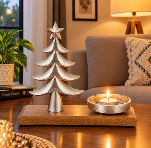Estatua de árbol de Navidad de metal plateado con portavelas sobre base de madera – Elegante adorno decorativo para mesa navideña - Product Image 2