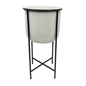 Soporte para plantas de selección premium al por mayor, juego de pedestal de alambre dorado cepillado con forma de reloj de arena para macetas cónicas, para plantas de interior. - Product Image 5