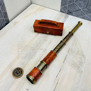 Télescope vintage Dolan London en laiton finition laiton avec boîte en cuir - Product Image 5