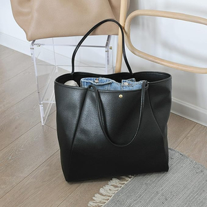 Sac fourre-tout en cuir PU noir pour femme, design minimaliste à ouverture supérieure, utilisation quotidienne toutes saisons - Product Image 3