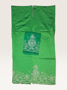Tissu George vert perlé fait main avec broderie argentée, détails en sequins et bordure ornée pour vêtements africains de luxe - Product Image 3
