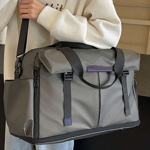 Bolsa Deportiva Unisex de Nailon con Correa Ajustable, Resistente al Agua, Capacidad de 30-40L, para Gimnasio, Fitness y Deportes - Product Image 2