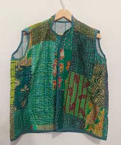 Chaqueta Kantha vintage hecha a mano en India, la más vendida - Chaqueta Kantha de diseño bohemio hippie, acolchada y con patchwork para mujer - Product Image 3