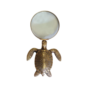 Loupe en métal vieilli en forme de tortue marine, décoration côtière, loupe décorative nautique faite à la main, décoration maritime vintage - Product Image 1