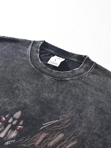 เสื้อยืดโอเวอร์ไซส์สีดำสไตล์โกธิคสำหรับผู้ชาย พิมพ์ลายปีศาจด้านหน้า แขนสั้น คอกลม ผ้าคอตตอนเจอร์ซีย์ - Product Image 3