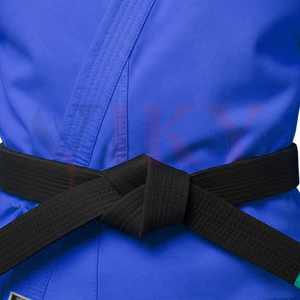 Uniforme de karaté bleu personnalisé durable avec logo, en mélange de coton, avec ceintures noires, tenues d'entraînement robustes pour arts martiaux - Product Image 6