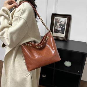 Sac à bandoulière en cuir PU pour femme, fermeture éclair étanche, sangle réglable, design polyvalent et tendance pour un usage quotidien - Product Image 6