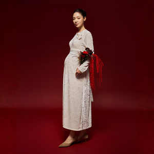 Robe midi en velours bordeaux pour femme, coupe ample, col rond, détail boutonné, respirante, style luxueux raffiné - Product Image 1