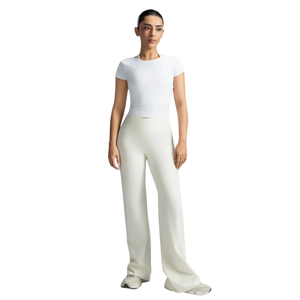 Ensemble de vêtements de sport blancs pour femmes, haut court et leggings évasés, pour yoga, gym, fitness, vêtements de sport, vente en gros, fabricant OEM - Product Image 1