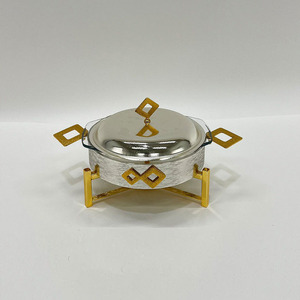 Magnifique ensemble de réchauds à buffet avec accents géométriques en diamant, supports élégants et couvercles modernes pour une utilisation élégante lors de buffets de mariage - Product Image 4