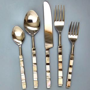 ชุดช้อนส้อมสแตนเลสพรีเมียมอย่างยั่งยืนสำหรับงานเลี้ยงขนาดใหญ่ งานรวมครอบครัว และโอกาสพิเศษ - Product Image 1