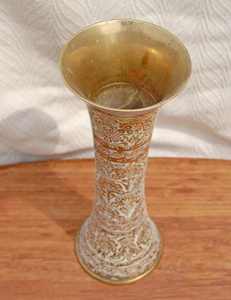 Vase décoratif vintage en laiton avec motif floral en acrylique, cadeau idéal ou complément de décoration intérieure à prix raisonnable - Product Image 2