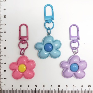 Adorable Flower Keychain made Resin and Alloy Bag <b>Charm</b> and <b>Keyring</b>, Perfect for Gifts. A charming accessory for everyday use - Product Image 6