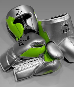 Set de Boxeo Premium Fly Silver & Blue, Guantes de Entrenamiento de Cuero Genuino, Correa Ajustable, Protector de Cabeza y Protector Inguinal - Product Image 2